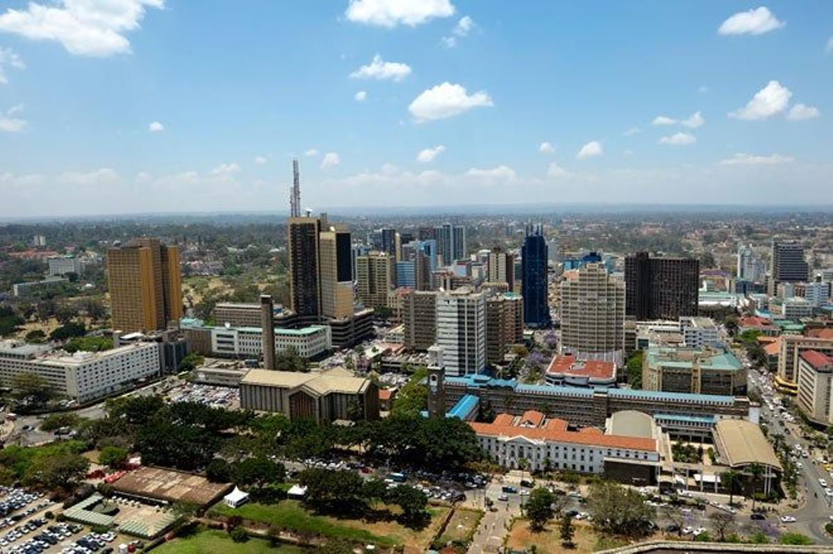 Por Nairobi, su capital.