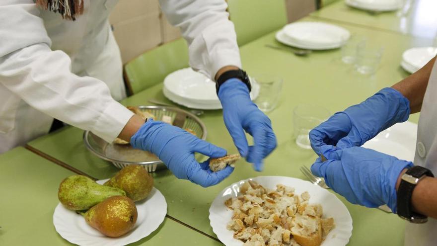 Educación busca la vía para dar ayudas que mitiguen la subida del comedor escolar en Gijón a las familias de escolares sin beca