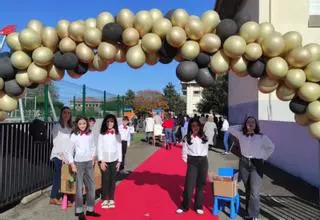 El colegio de Coaña celebra con una gran fiesta su 50.º aniversario: "Nuestro centro sigue siendo un faro"