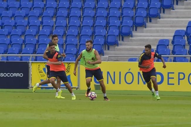 Entrenamiento de la UD en el estadio Gran Canaria