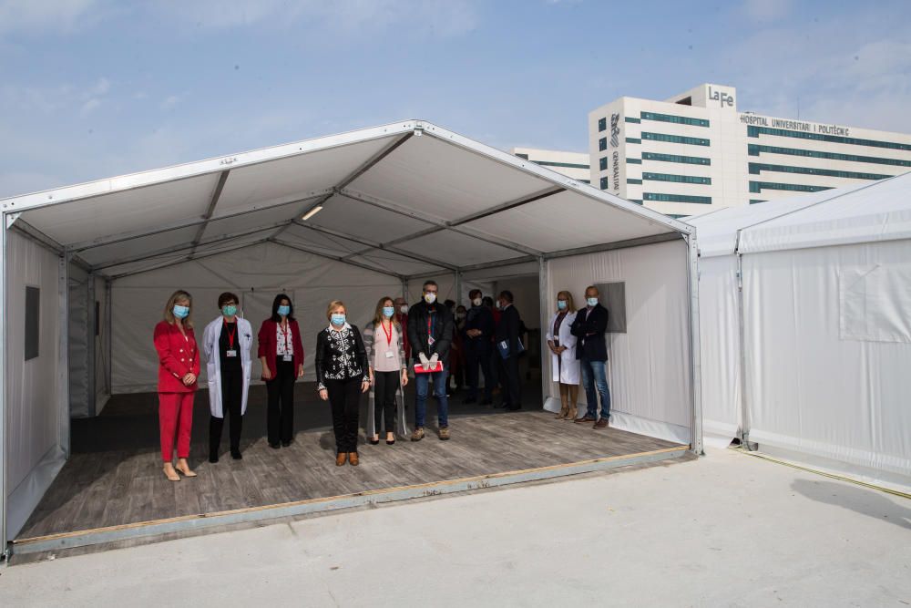 Visita de las conselleras de Sanitat y Justicia al hospital de campaña de La FE