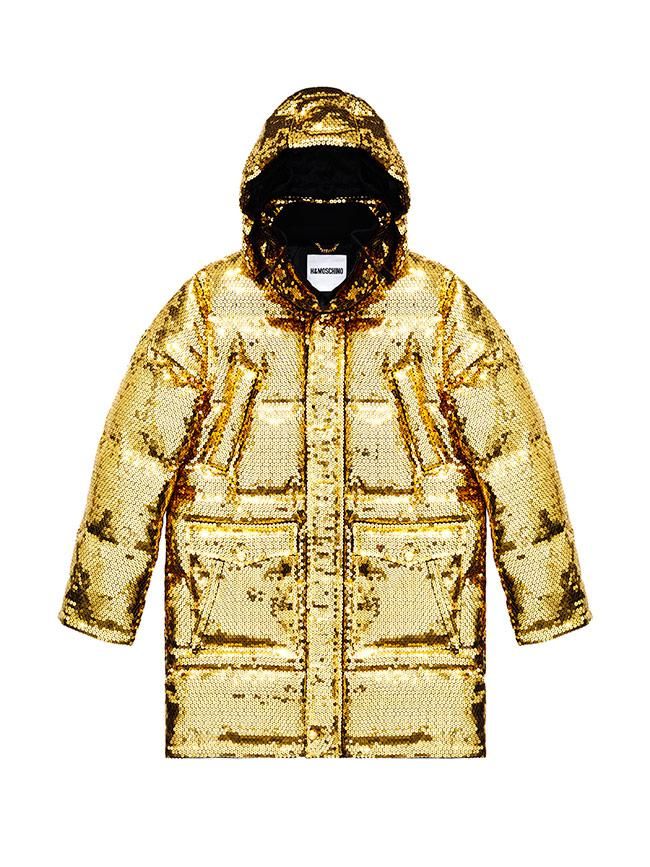 Todas las imágenes de la colección de Moschino x H&M: abrigo acolchado dorado
