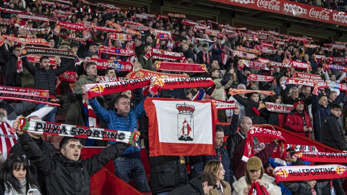 La afición del Sporting en el encuentro contra el Elche