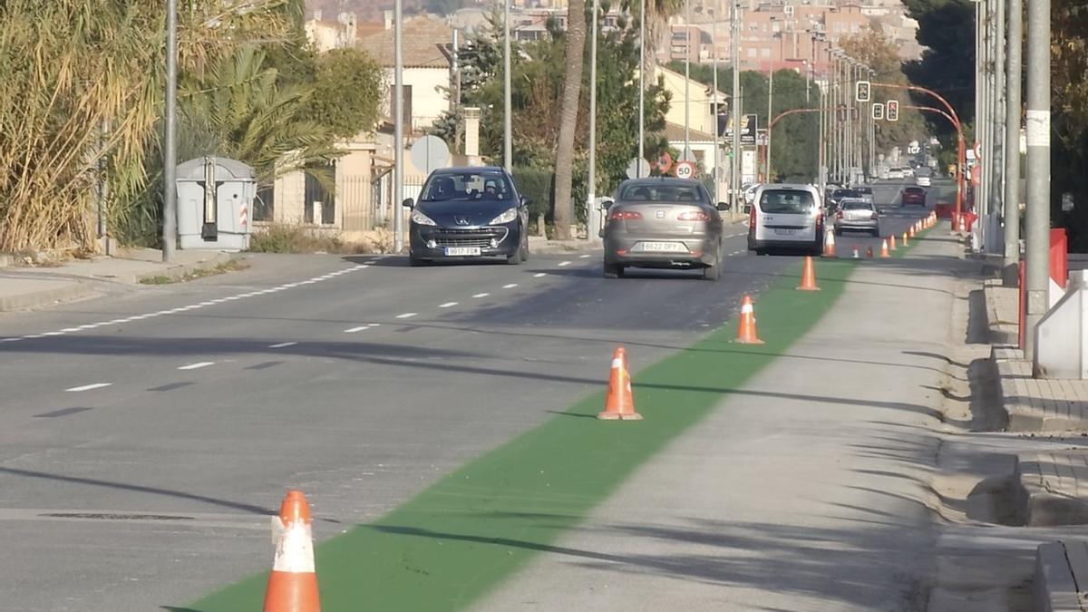 Carril bici de la carretera de Águilas, aún en obras.