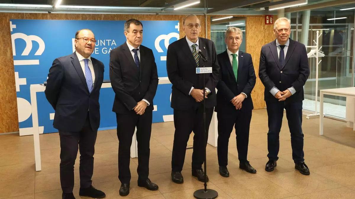 Los rectores universitarios y los conselleiros, anunciando el acuerdo.