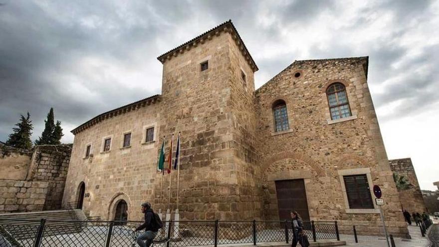 Extremadura reduce su deuda en 345 millones, pero sigue entre las regiones con mayor ratio sobre el PIB