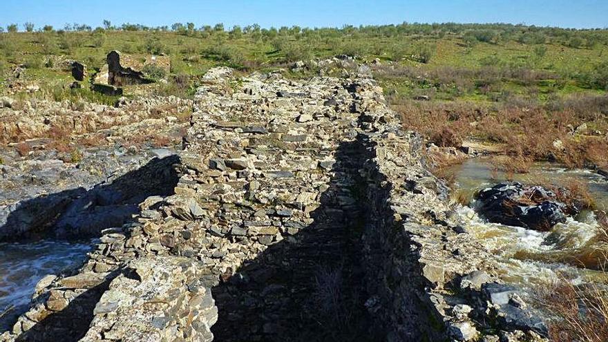 Detalle del estado del puente Pellejero que une Belalcázar y El Viso. 