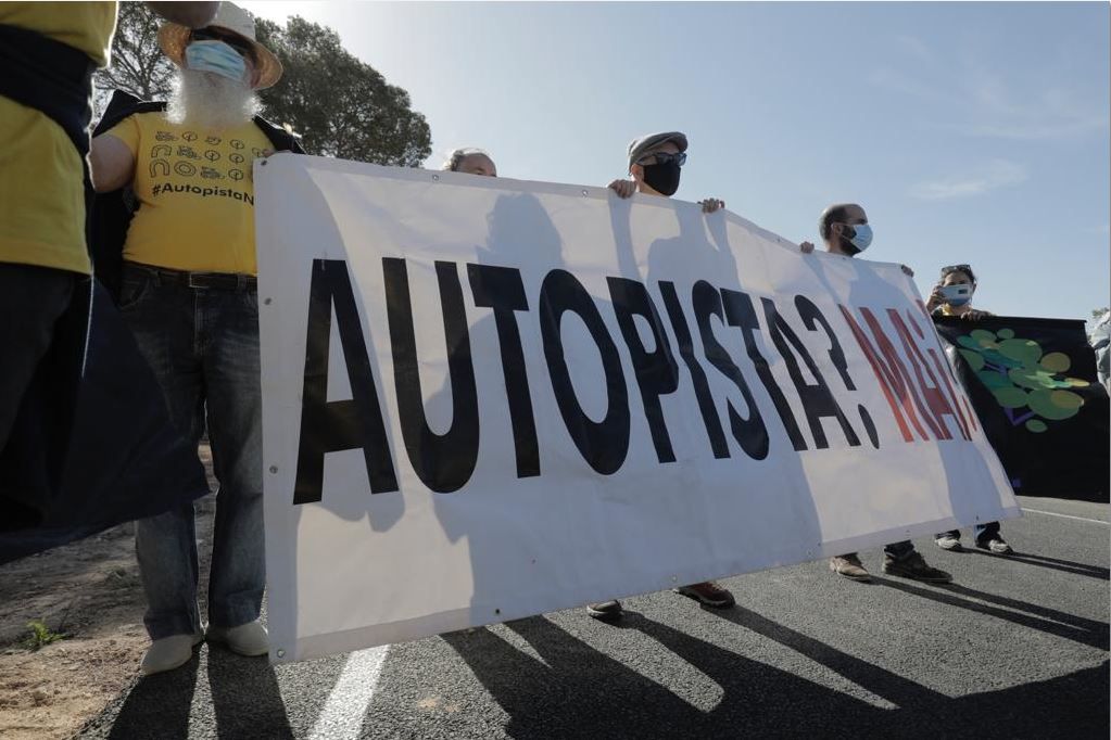 Protestas en la inauguración de la autopista de Campos