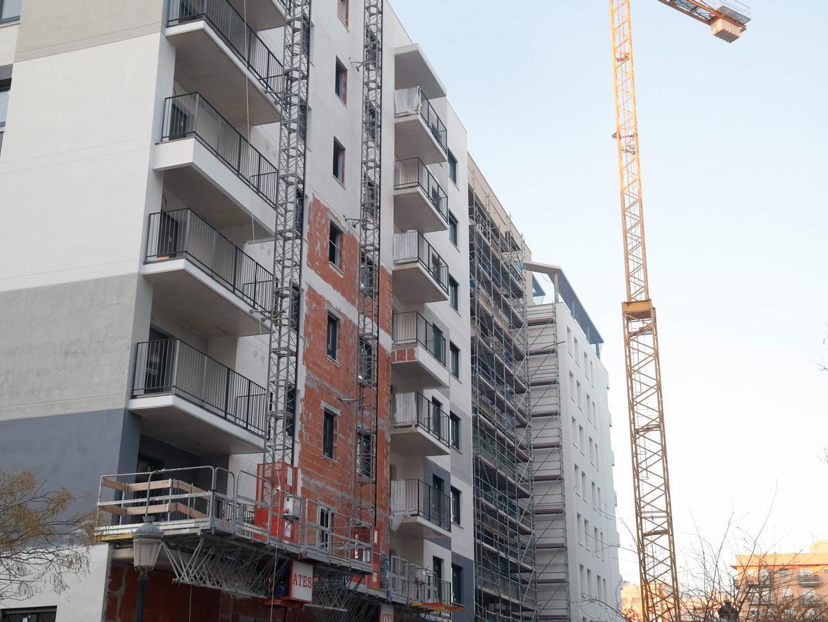 El edificio en construcción de José Roca Coll número 19