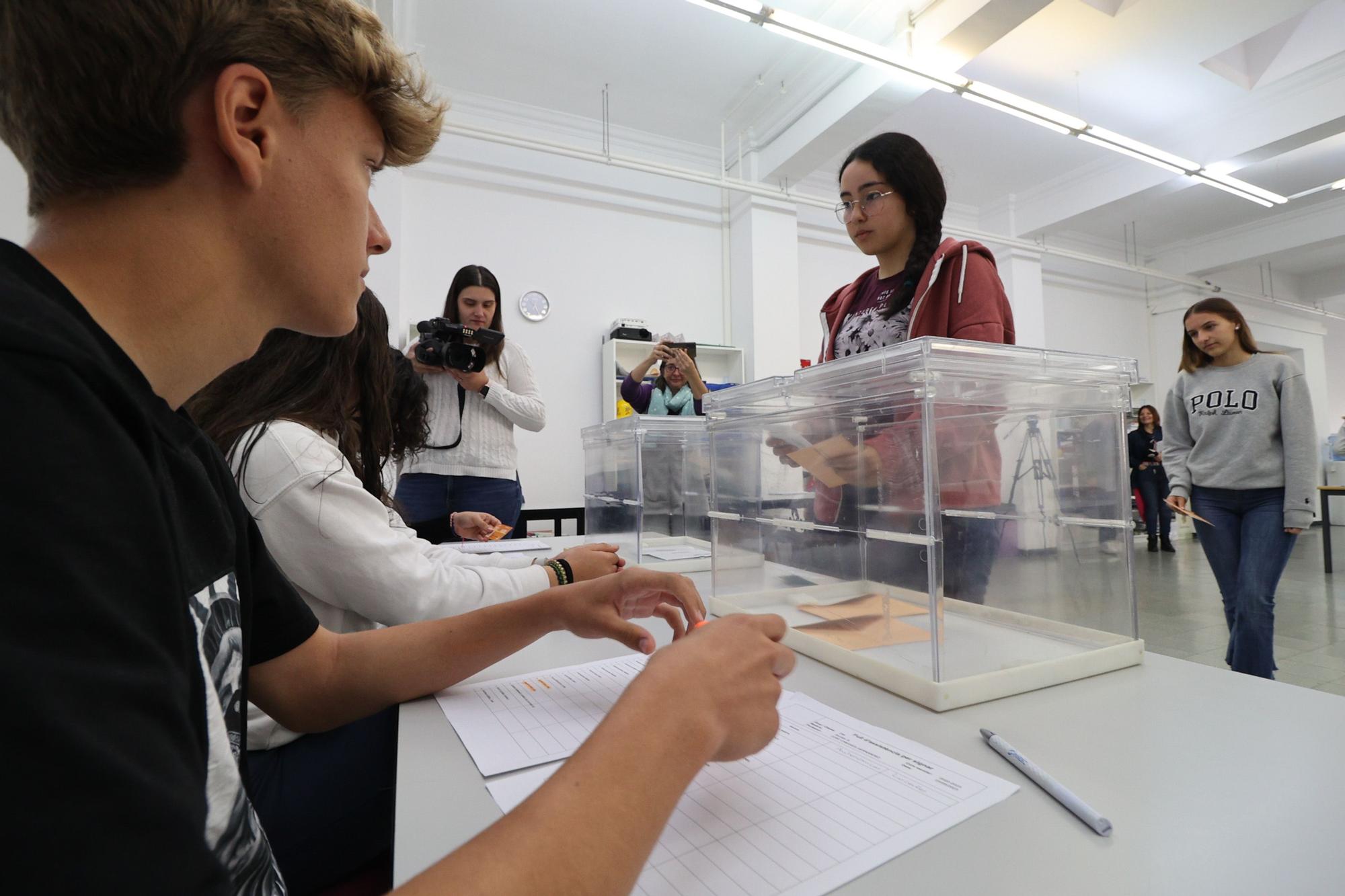 Ensayo electoral en el aula en Alcoy