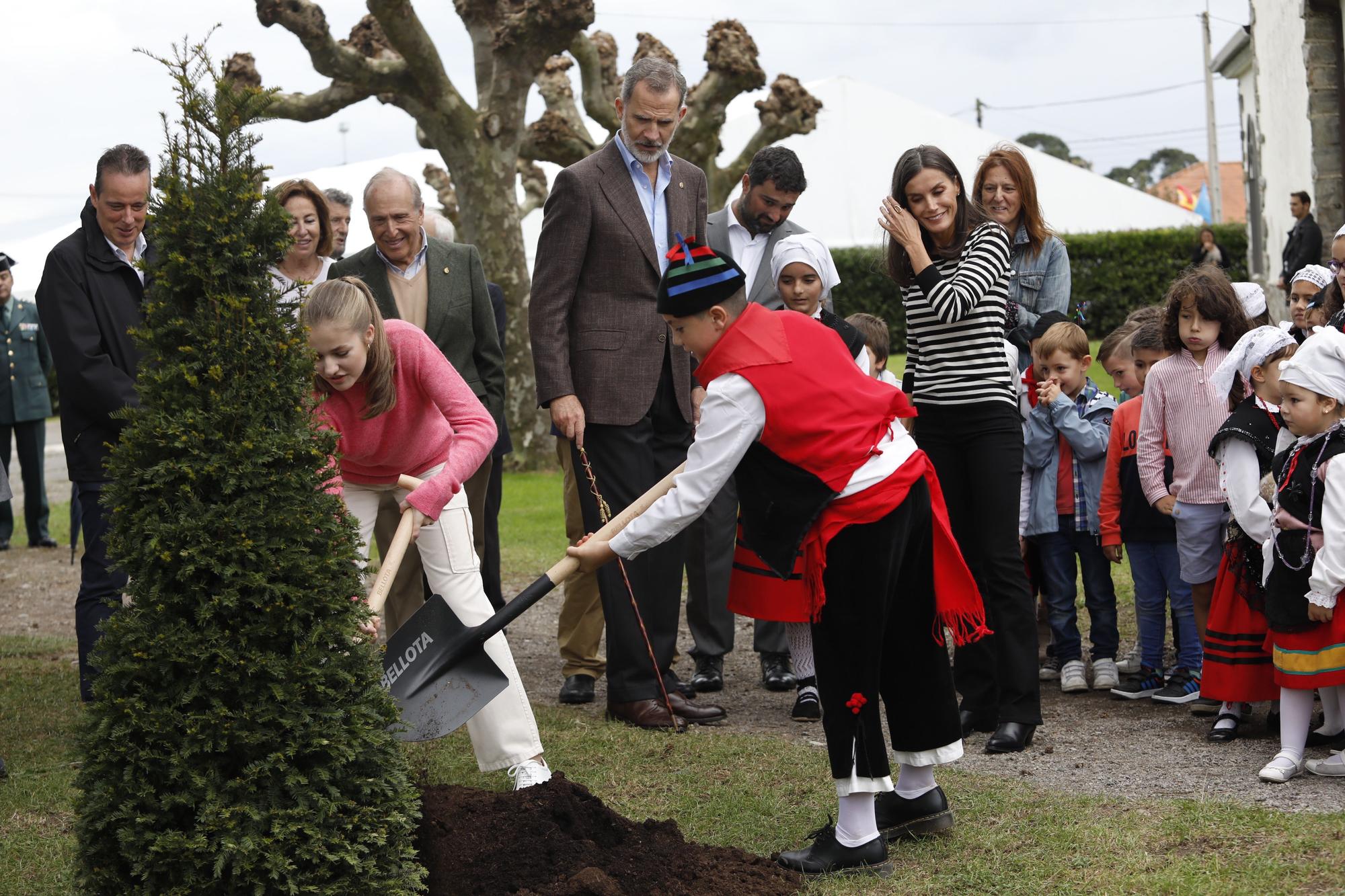 EN IMÁGENES: La Familia Real visita Cadavedo para hacer entrega del premio al Pueblo Ejemplar