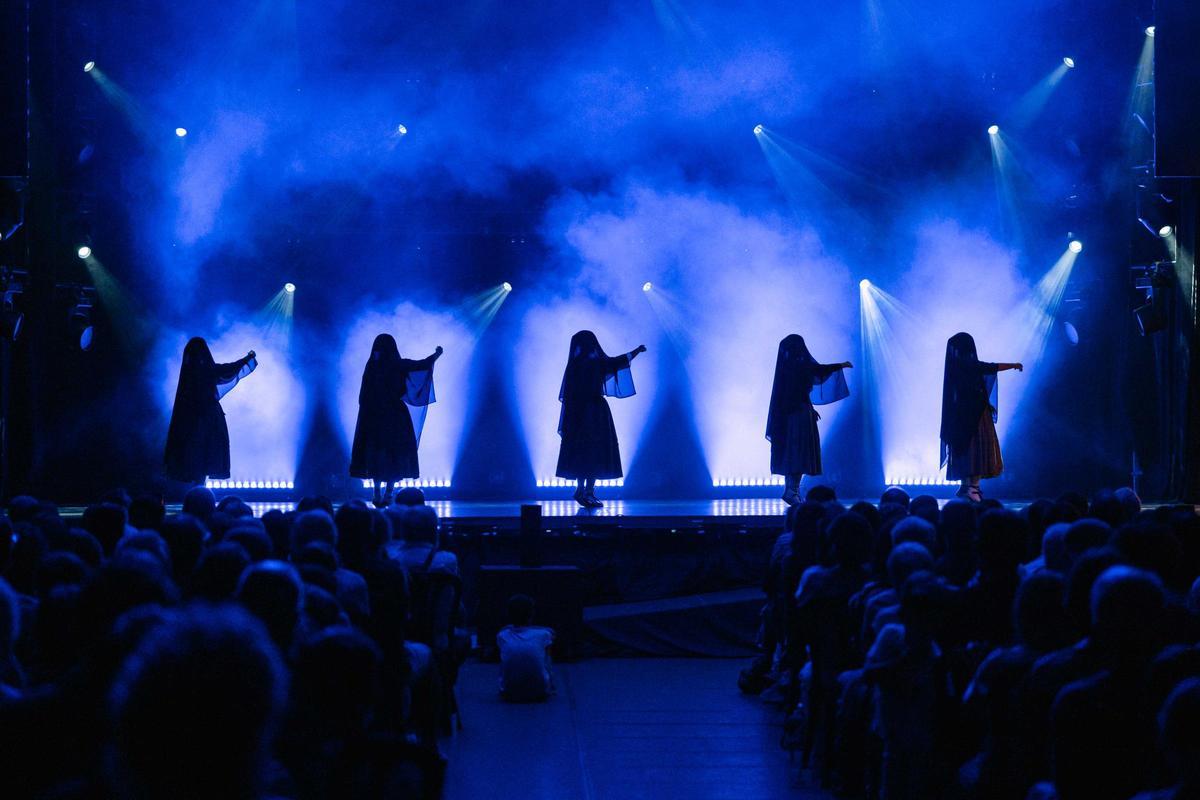 L'espectacle "Allò que som" que l'Esbart Marboleny va interpretar al festival Ésdansa.