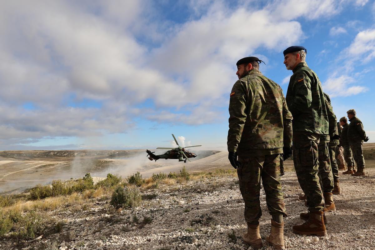 El Rey Felipe VI asiste a un ejercicio de evaluación de la operación ‘Enhanced Force Presence’