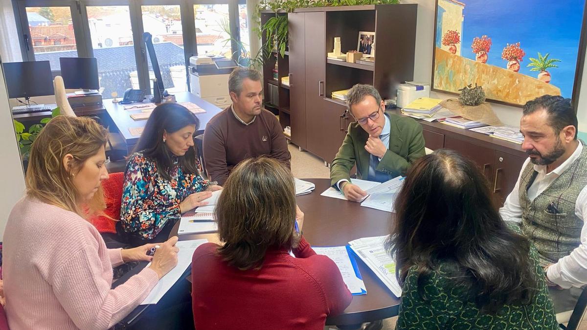 La reunión de Nacho Cuesta con miembros de la FADE.