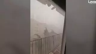 El frente de tormentas deja chubascos "intensos", reventones cálidos y rachas de más de 115km/h en Alicante y el sur de Valencia