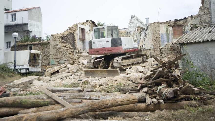 Inicio de las demoliciones de las casas de As Eiras, el pasado mes de agosto.