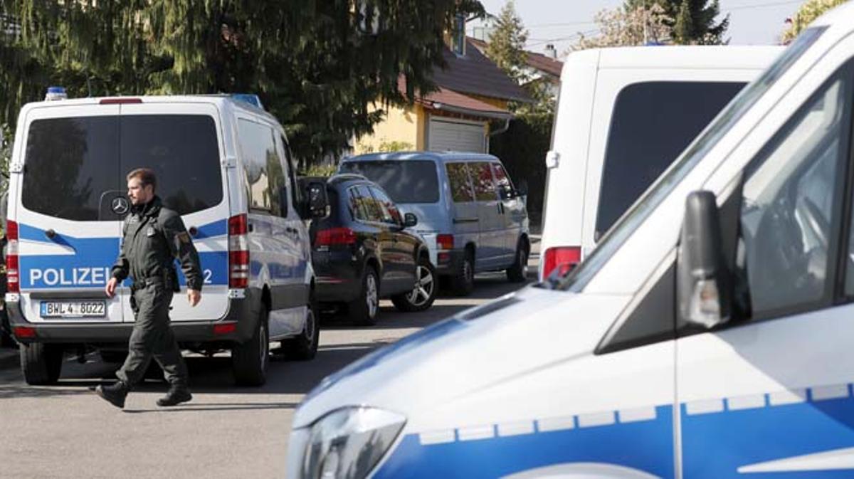 El presunto atacante hizo detonar tres bombas en el autobús del equipo de futbol alemán.