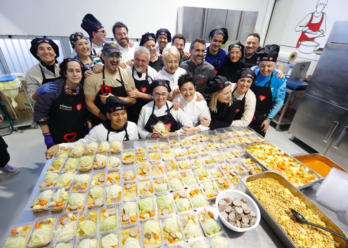 Cocineros Michelin y Soles Repsol y voluntarios, este viernes en Mutxamel