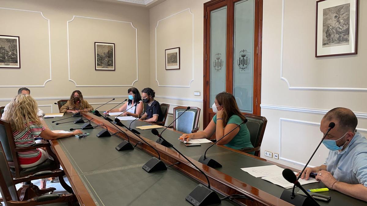 Reunión de Tello y los grupos municipales del Ayuntamiento de València para hablar del plan colonial felino