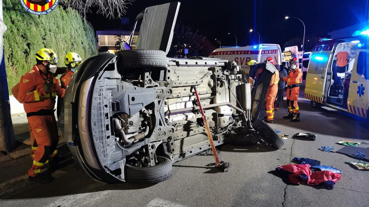 Espectacular accidente de tráfico entre dos vehículos en Torrent