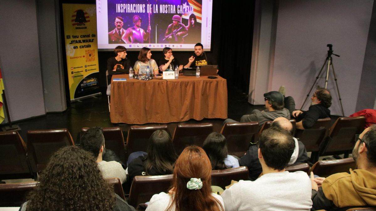 Una de les conferències en el TotenCat de Figueres.