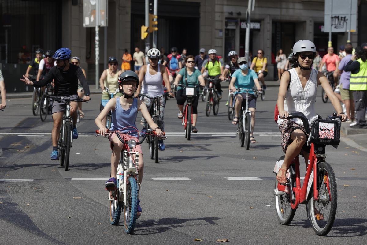 La fiesta de la bicicleta regresa a las calles de Barcelona con la Bicicletada.