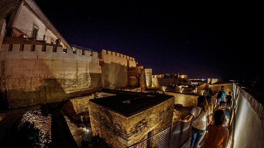 La Alcazaba de Badajoz se llena de leyendas esta noche con una ruta nocturna de Amigos de Badajoz