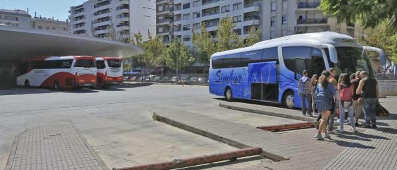 La consellera responde a los alcaldes que la Safor necesita una nueva red de autobuses