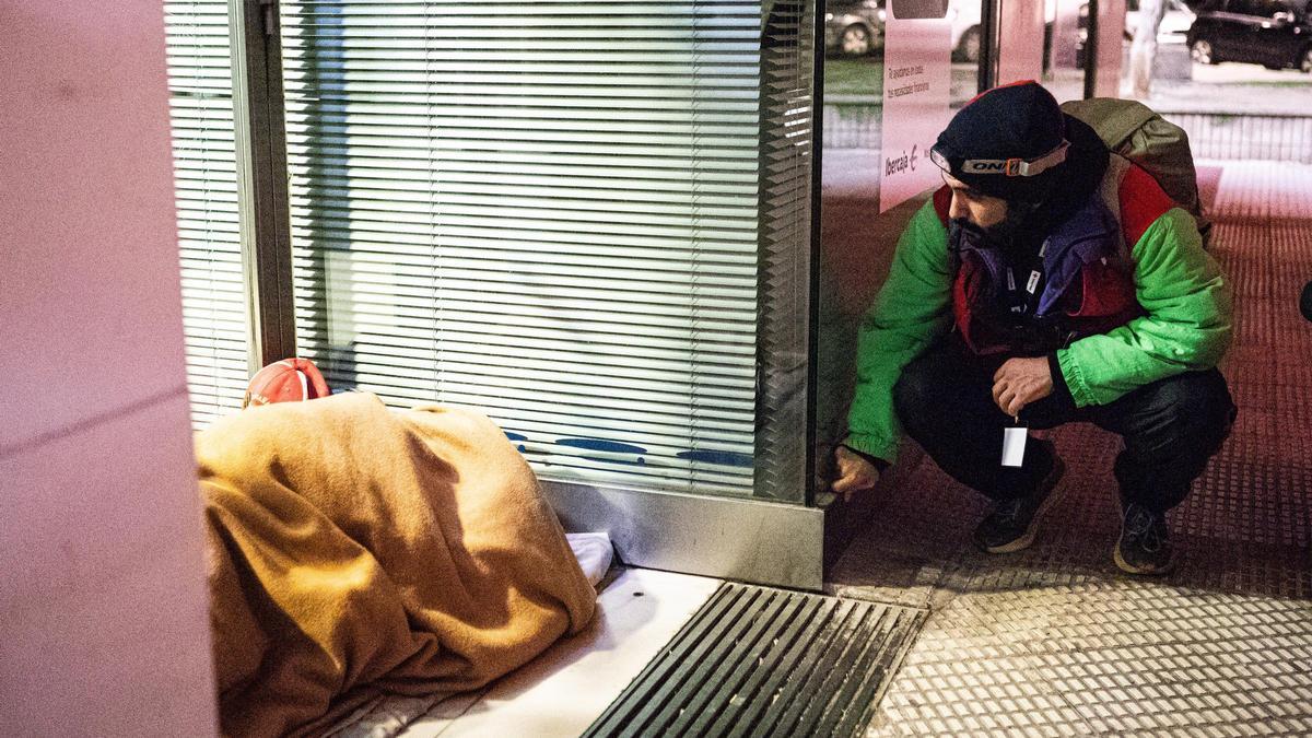 Recuento de personas sin hogar en Zaragoza, este miércoles.