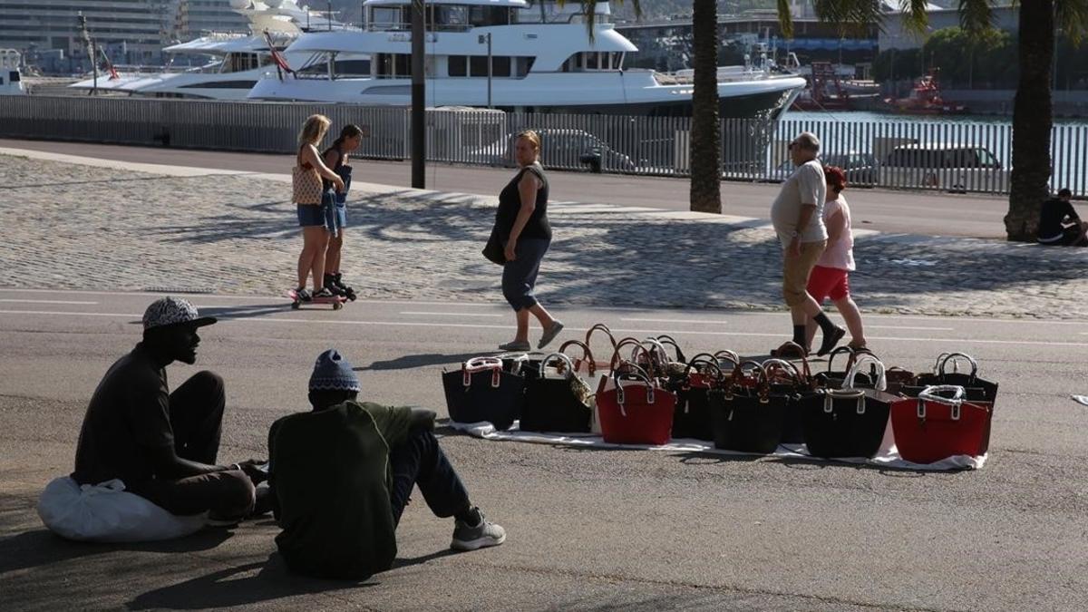 Manteros en la Barceloneta