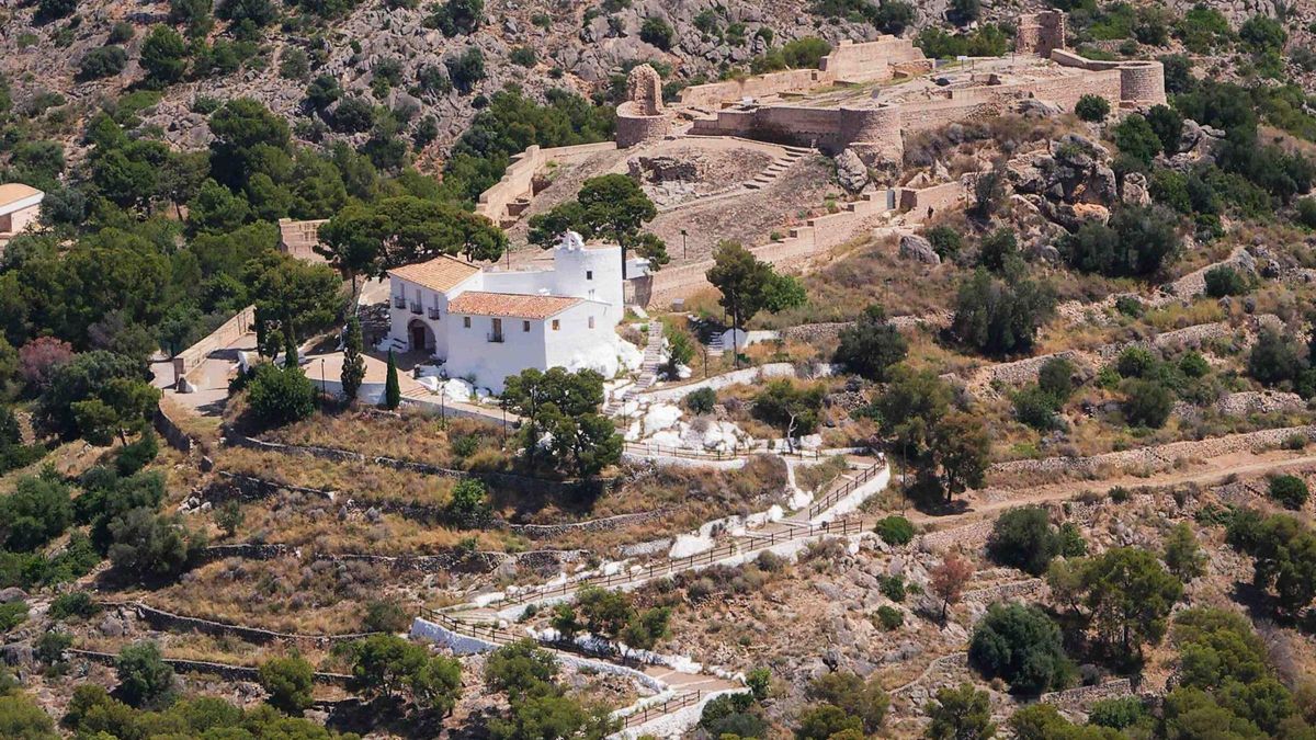 Ermita de la Magdalena y el castell vell de Castelló.