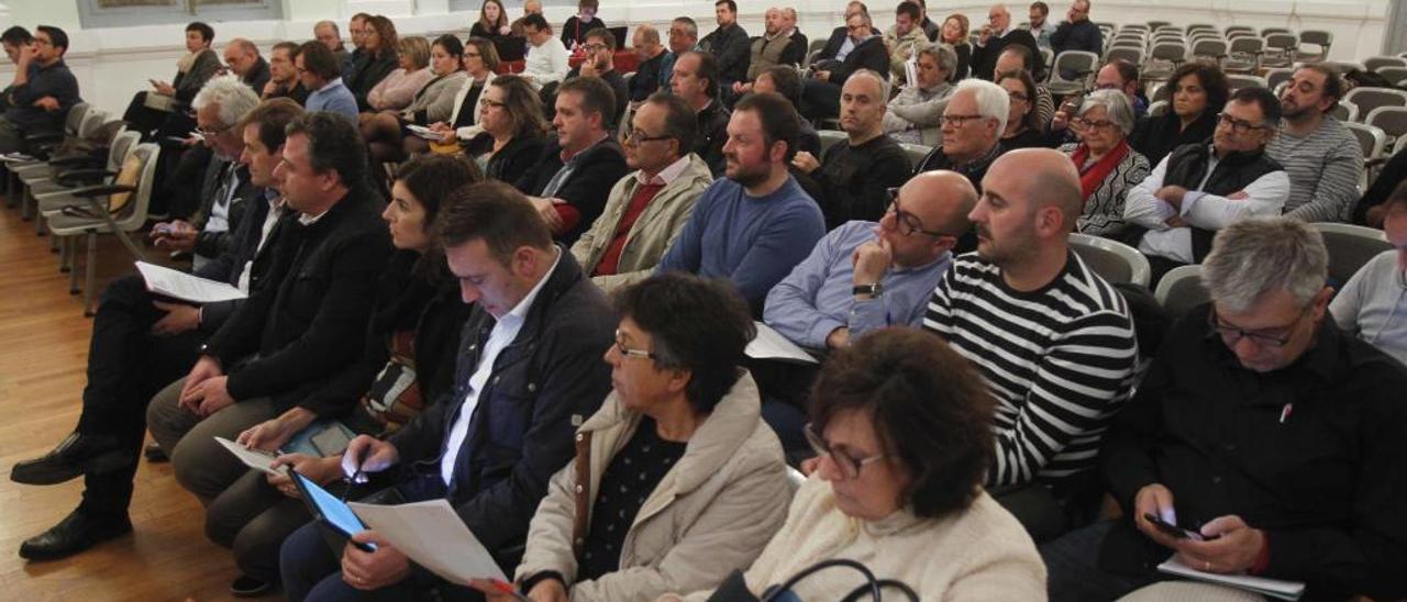 Imagen de archivo de una asamblea del Concorcio de Residuos celebrada en la Casa de la Cultura de Xàtiva.