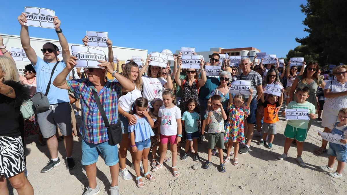 Las familias del colegio María Zambrano protestan por la falta de seguridad