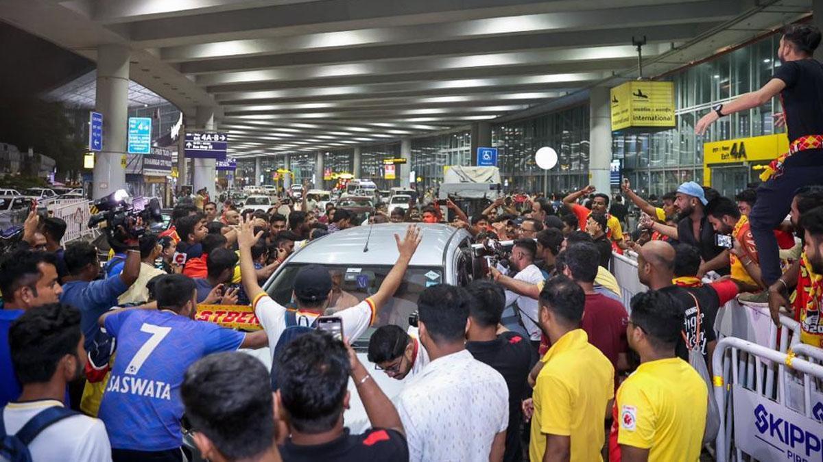 El vehículo de Cuadrat tuvo problemas para salir del aeropuerto de Calcuta