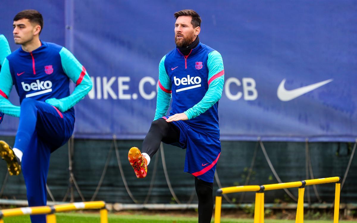 Messi y Pedri preparan la final de Copa ante el Athletic en la ciudad deportiva de Sant Joan Despí.