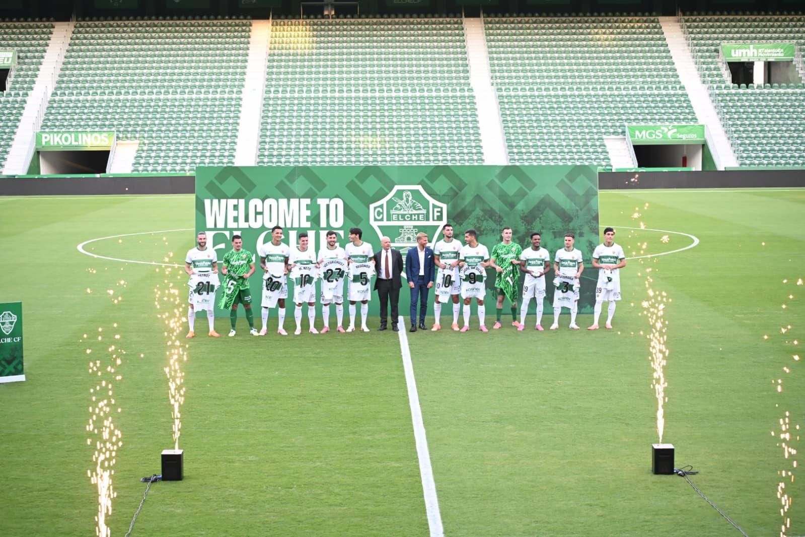 El Elche presenta a sus 12 fichajes