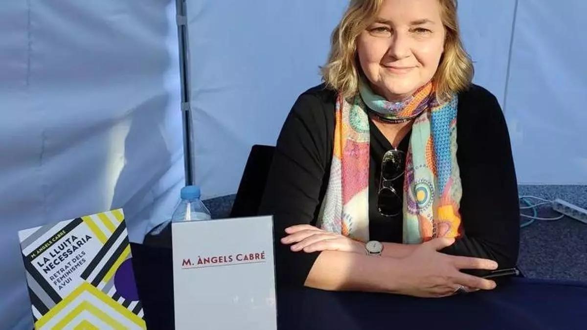 La escritora M. Àngels Cabré vuelve a l'Escala este sábado para presentar 'Cartes a les amigues', un trabajo que ha requerido cuatro años de trabajo.