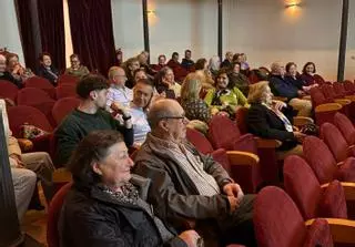 Los pacientes de párkinson ya tienen terapias grupales en Cangas que evitan sus desplazamientos a Oviedo