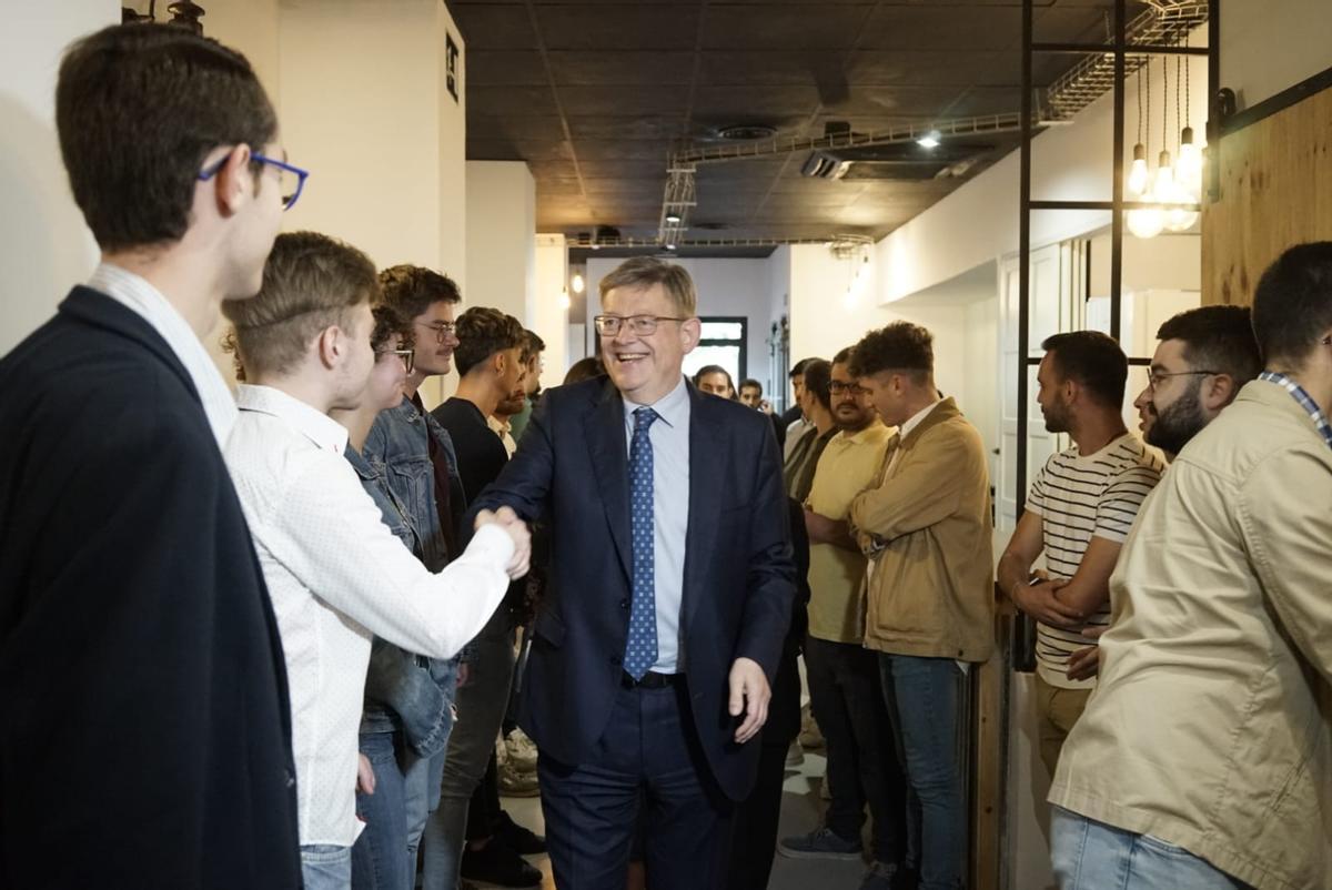 Ximo Puig se reúne con jóvenes valencianos a cuatro días de las elecciones