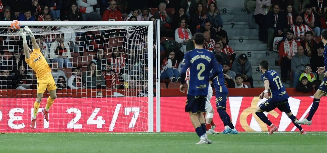 EN IMÁGENES: El Sporting - Tenerife disputado en El Molinón