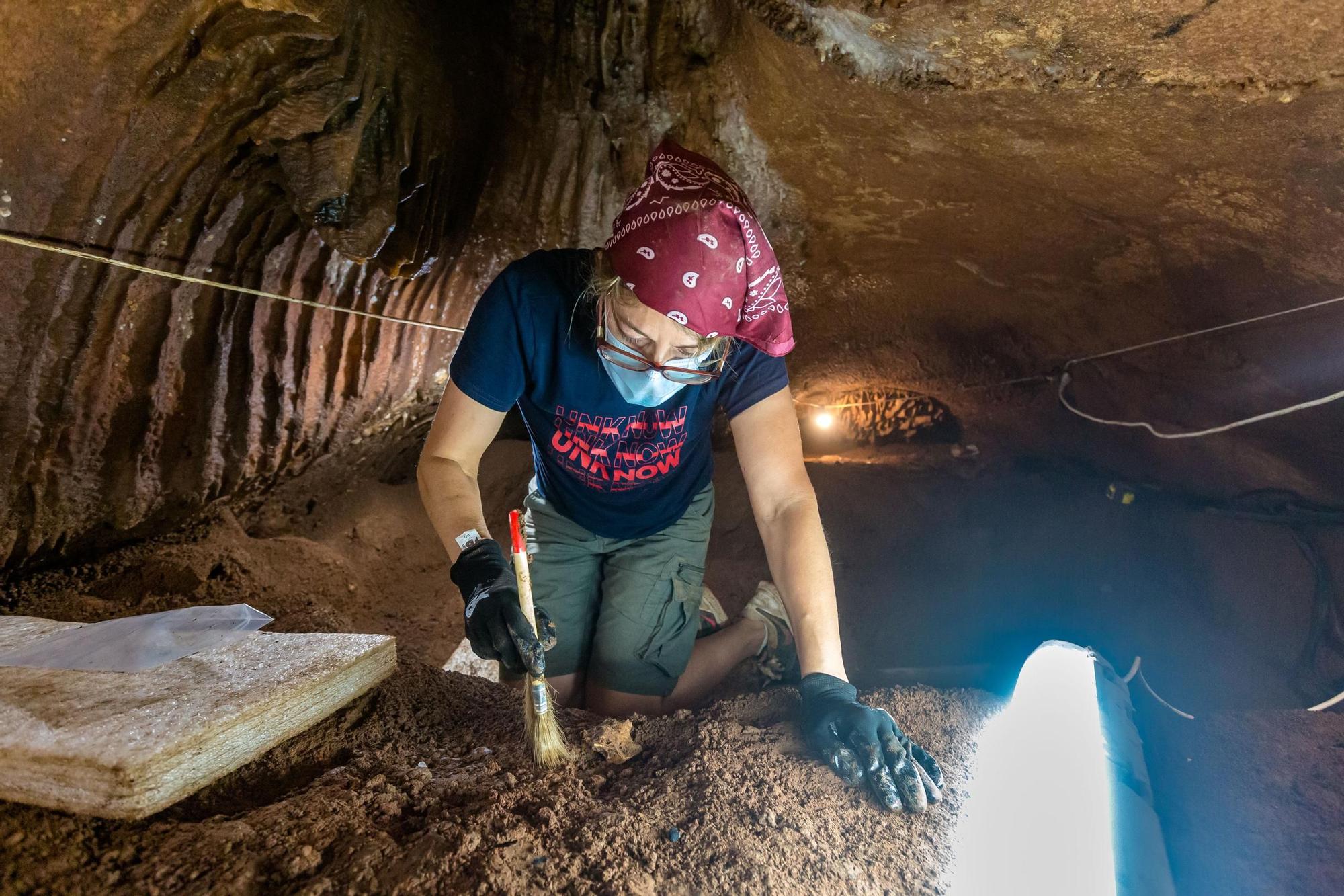 5.000 años enterrados en la Cova del Randero