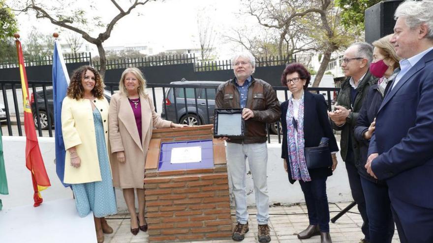 Descubrimiento del monolito en la plaza a Auxi Tapia. | L.O.