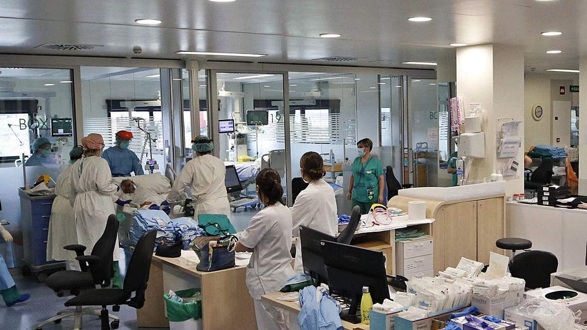 Una sala del hospital Álvaro Cunqueiro