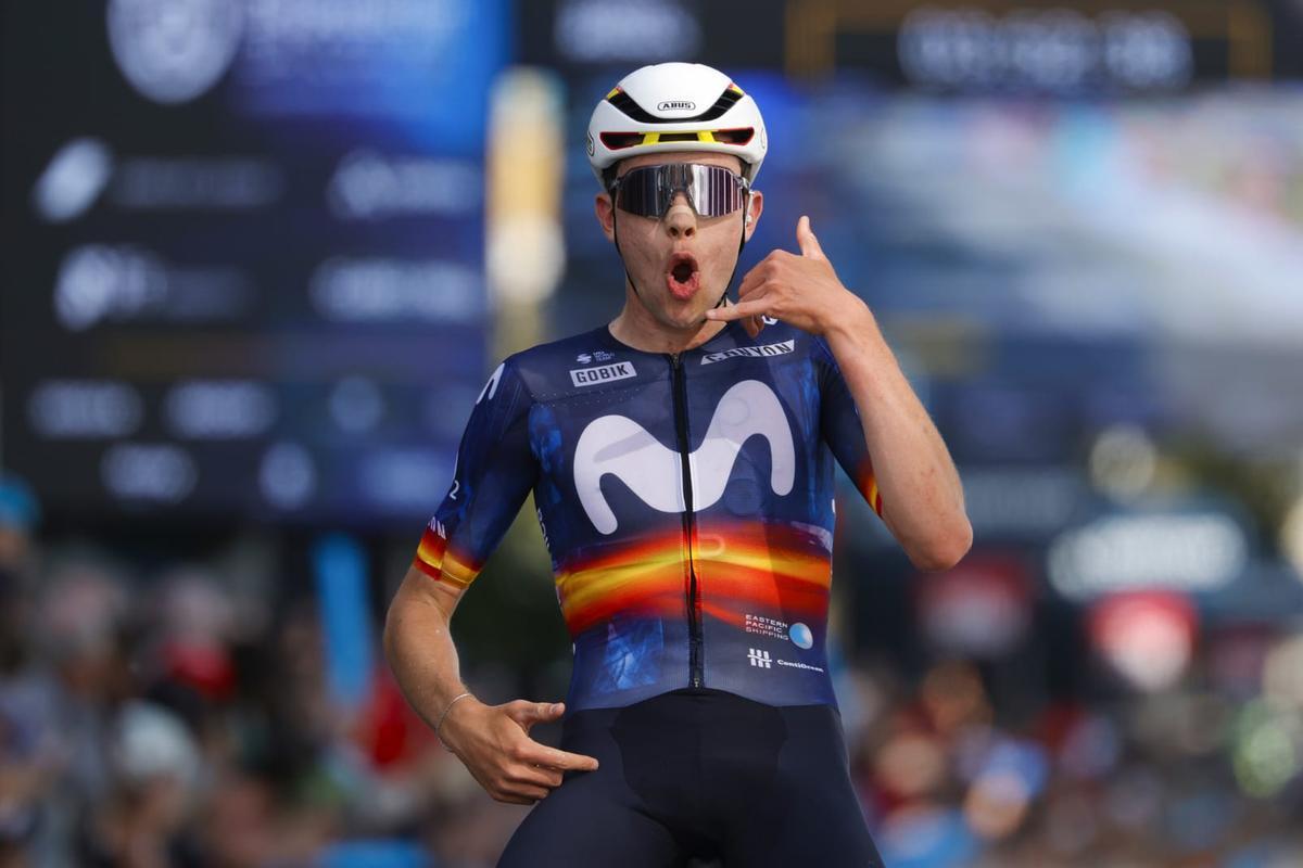 Iván Romeo, campeón de España, se anota la tercera etapa de O Gran Camiño, en Padrón.