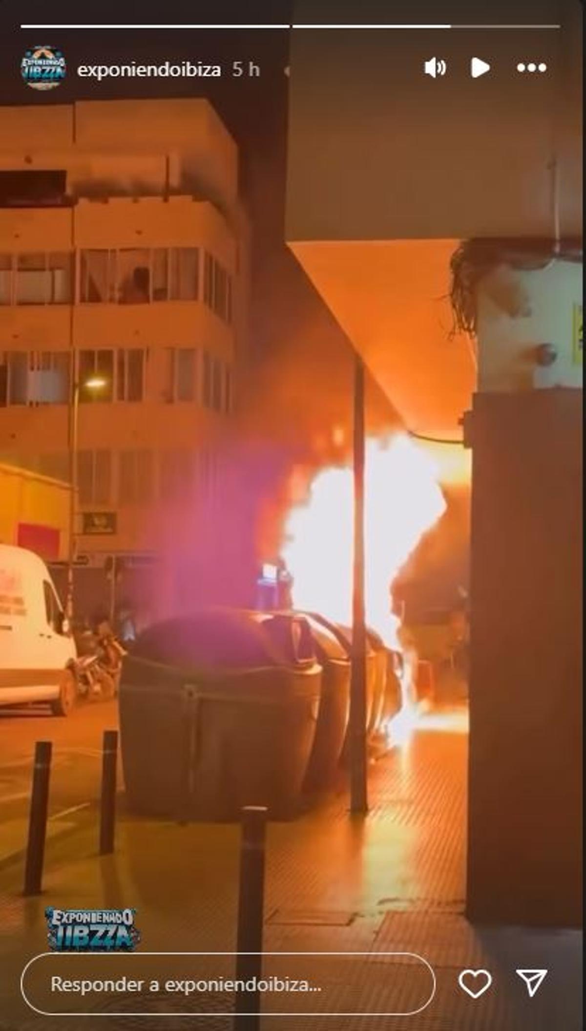 Captura de pantalla del incendio de un contenedor en Vila.