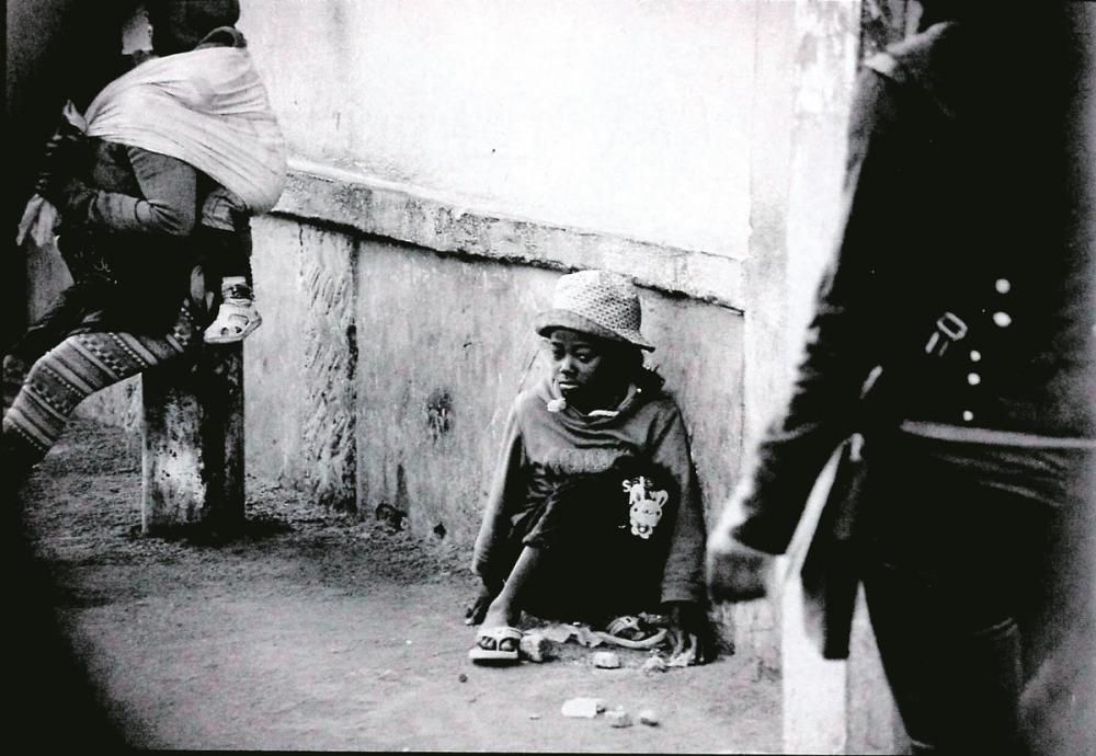 Un dels nens que viuen sols als carrers d’Antananarivo, la capital del país