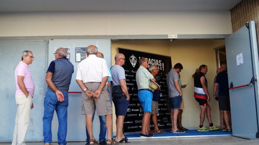 El Castellón decide limitar a 14.000 el número de abonos que venderá