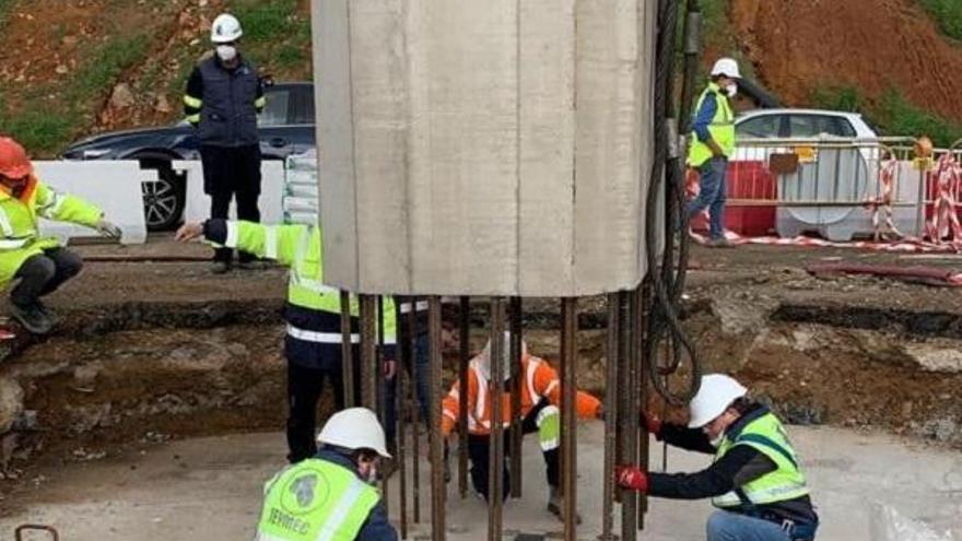 Instalan el pilar para la conexión de la Ronda Norte con la Variante Este