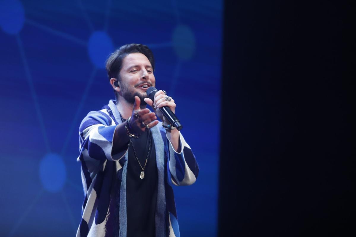 El cantante onubense Manuel Carrasco, durante su actuación. ANDALUCÍA EN FITUR2023 PRESENTACIÓN. LAS VENTAS