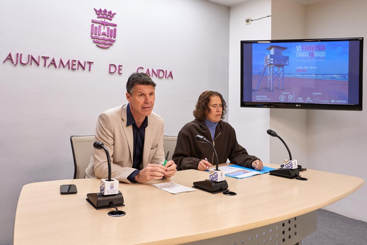 El concejal y la presidenta del NiE Gandia, en la presentación del evento